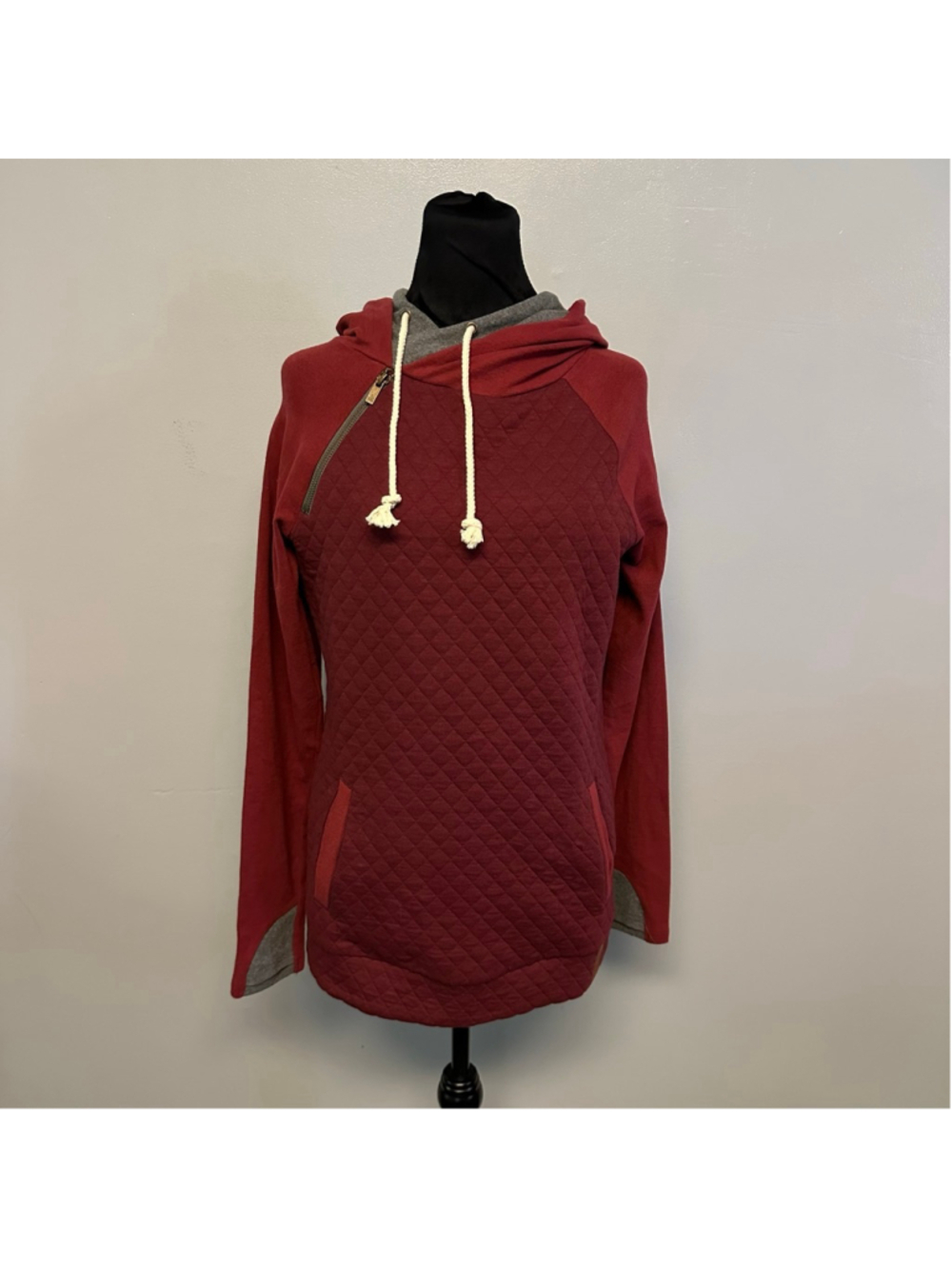 NWT Ampersand Avenue Red & Gray Quilted Hoodie women’s Size Small